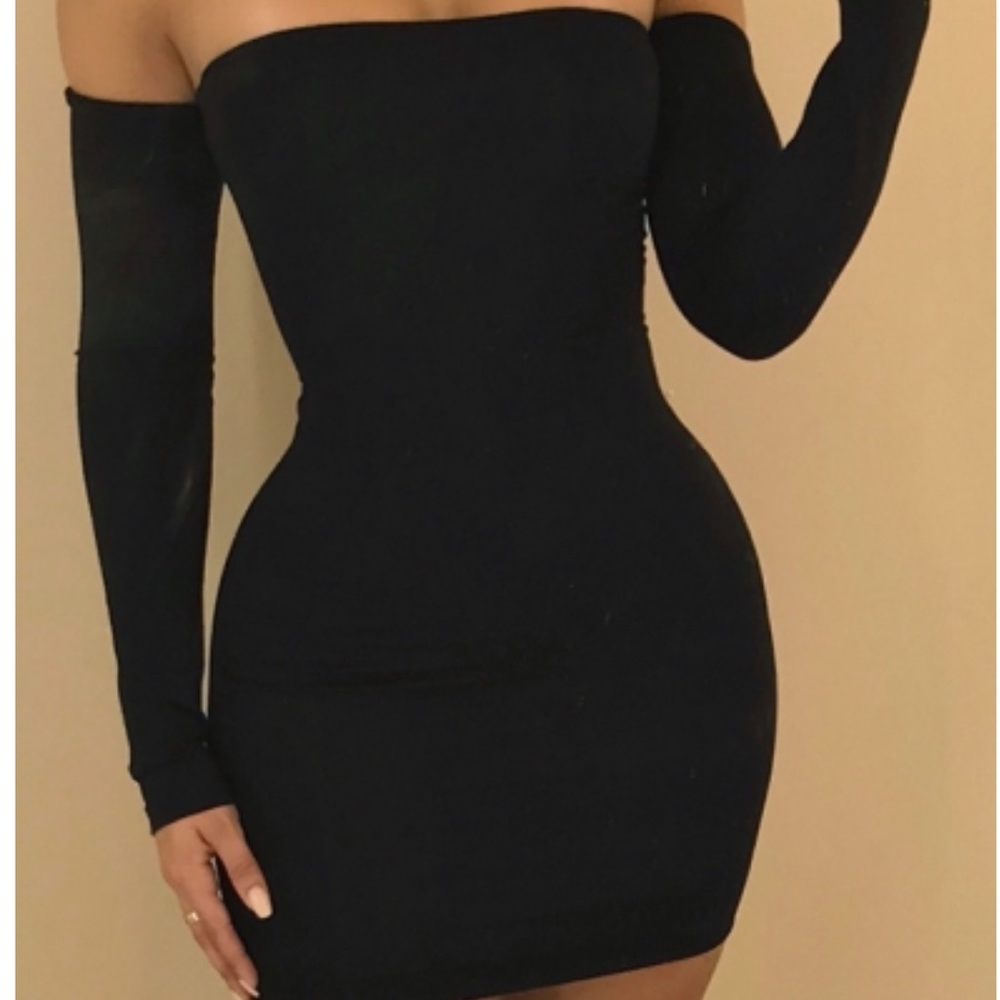 Crisscross open back off the shoulder long sleeve mini dress
